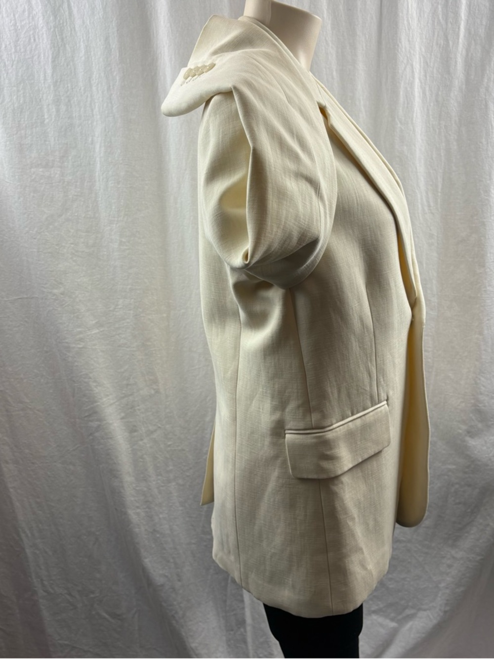 Nili Lotan's 'Francoise' oversized blazer in Ivory 2 - Picture 9 of 14